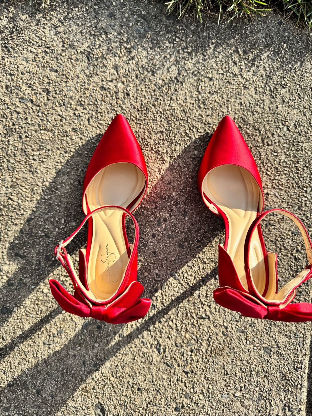 Jessica Simpson red bow point-toe heels - Picture 2 of 6